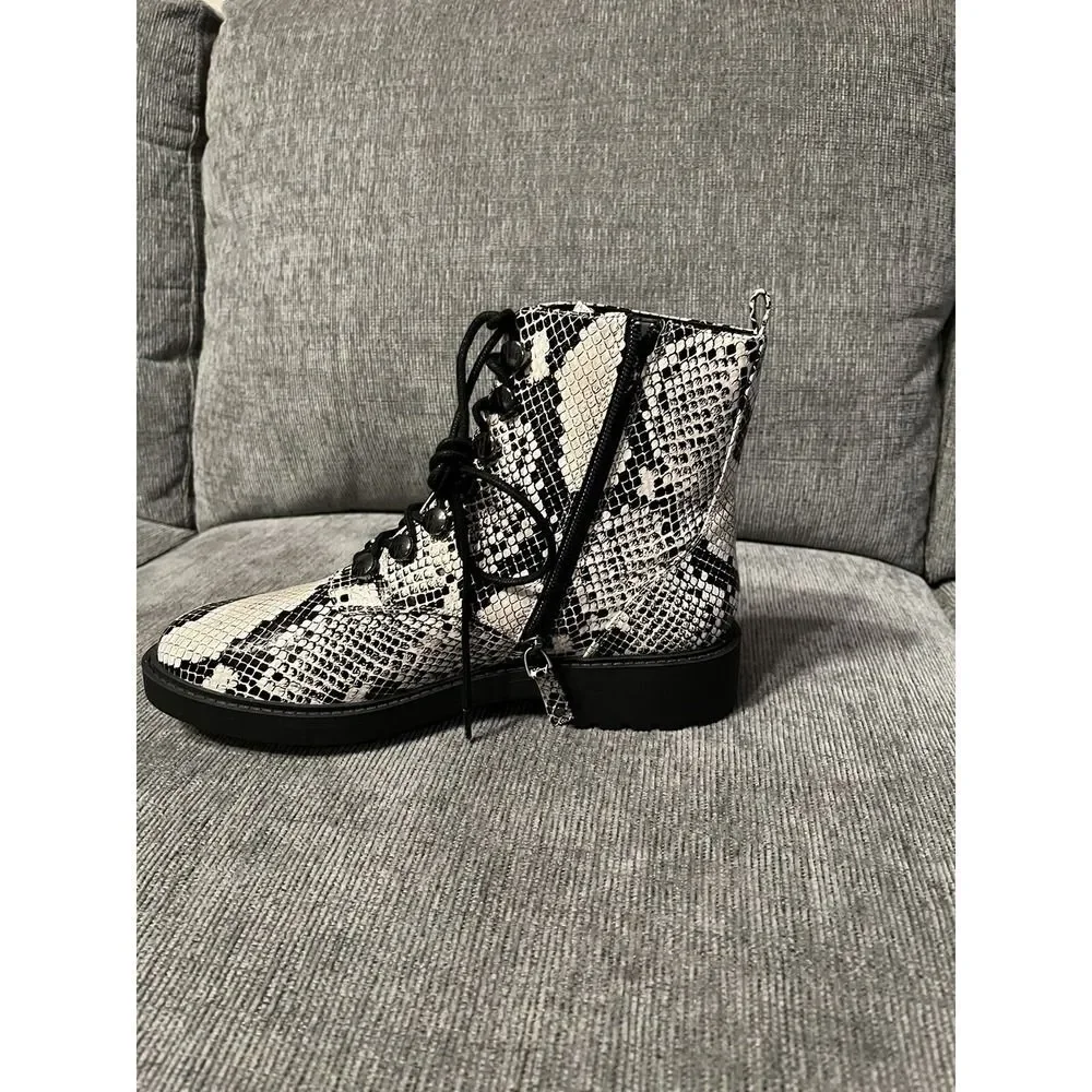 Linea paolo boots snake print‎ cold weather boot Size 8